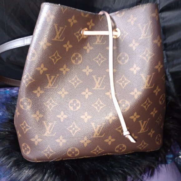 LOUIS VUITTON NEONOE 2018. - Picture 3 of 9